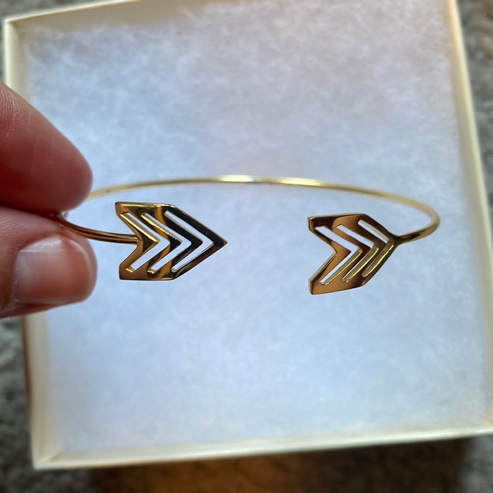 Arrow bracelet
